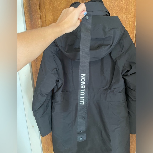 lululemon Snow Warrior Parka in Black, size 8 - Picture 6 of 7